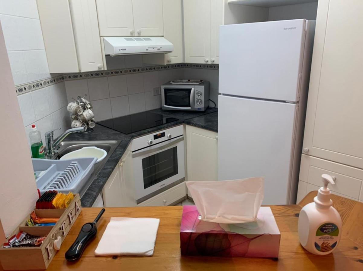 Comfortable 2 Bedroom Apartment In Popular Limnaria Gardens Paphos Exterior photo