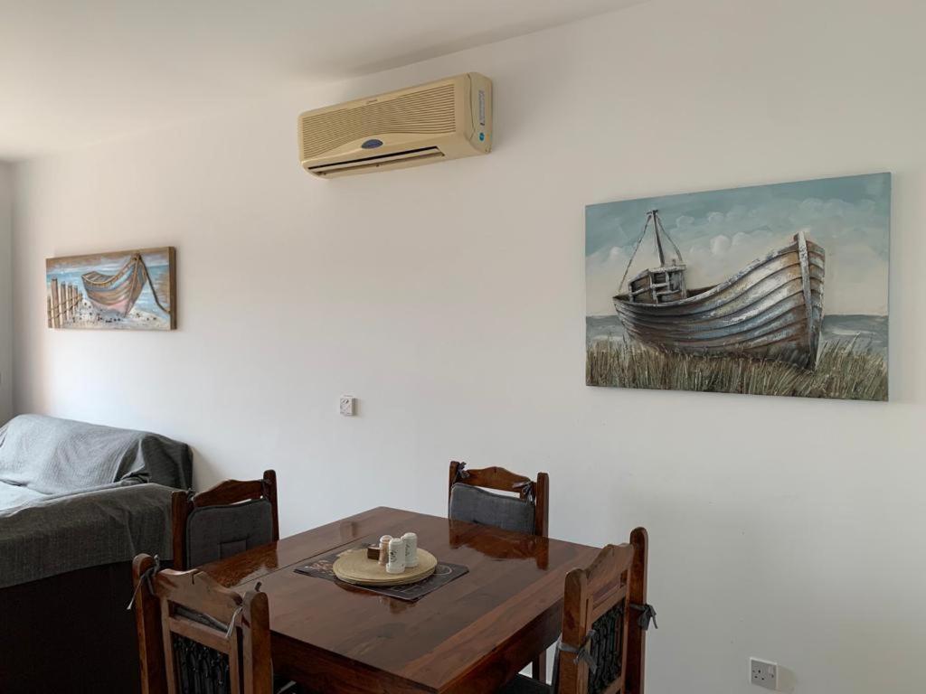 Comfortable 2 Bedroom Apartment In Popular Limnaria Gardens Paphos Exterior photo